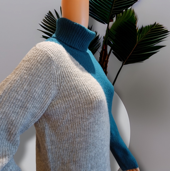 Lily Morgan Women's Turtleneck Color Block Cozy Knit Sweater - Picture 6 of 16